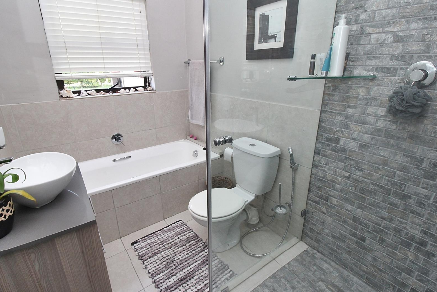 5 Bedroom Property for Sale in High Riding Country Estate Western Cape